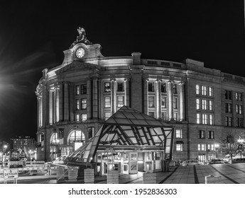 BOSTON, USA - SEP 12, 2017:  Illuminated Old South Train Station In Boston By Night. Bostons South Station Bus And Train Terminal Is The Busiest Transit Hub In Boston.