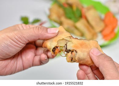 Both Hands Open The Part Of The Spring Roll