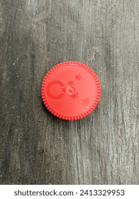 the bottle cap has the C logo and 5 Stars