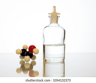 Bottle containing methanol and the chemical structure.
