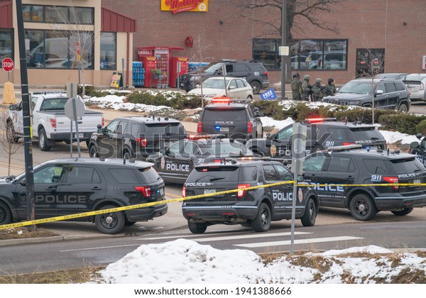 Boulder,
Colorado USA - March 22, 2021: Police and SWAT officer in front of
King Soopers - the scene of a mass
shooting