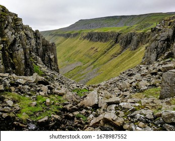The boulder strewn path on the descent in to the High Cup Nick valley, Pennines, UK