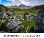 Boulders of Castle Hill, Arthur