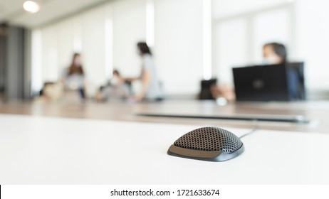 BOUNDARY MICROPHONES Cardioid On Table In Meeting Room