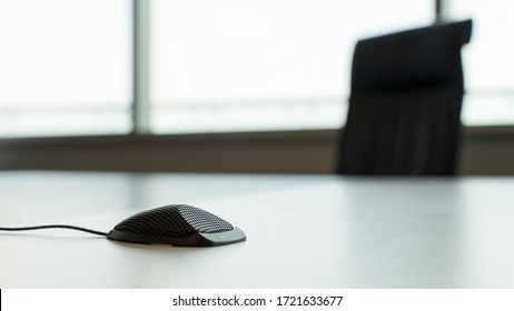 BOUNDARY MICROPHONES Cardioid On Table In Meeting Room