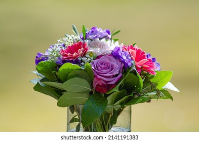 Bouquet in schönen Farben mit Fokus auf Rose 