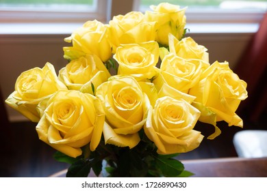 Bouquet Of A Dozen Yellow Roses 