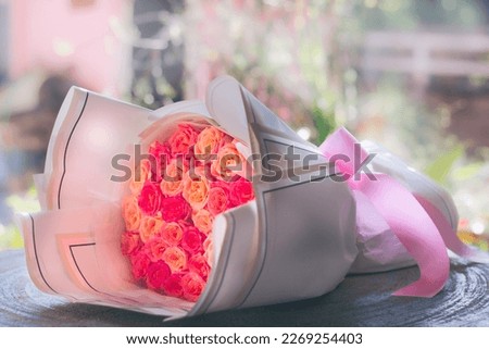 Bouquet of pink rose outdorr with garden background.