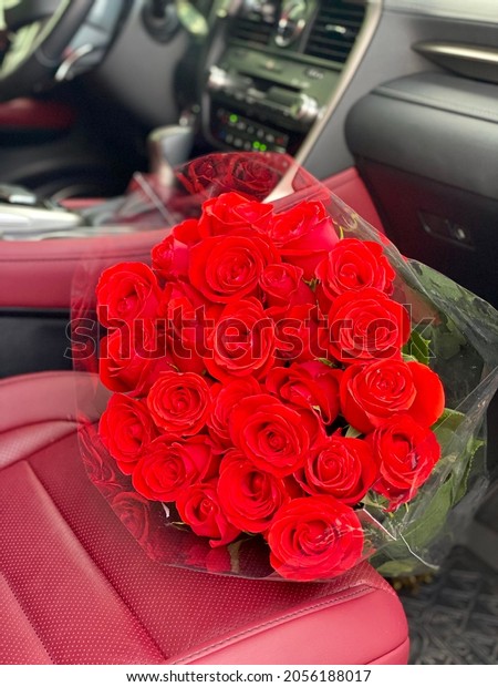 Bouquet of red roses in the\
car