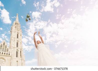 Bouquet Toss | Destination Wedding Budapest