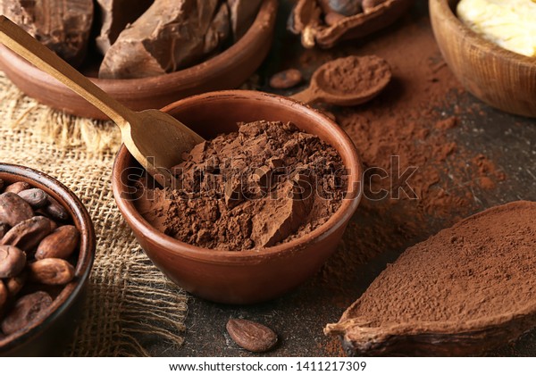 Bowl with cocoa powder on\
table