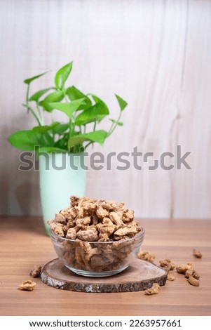 a bowl of dry fried lard dregs, oil used for noodle seasoning, the remaining crunchy dregs for snacks,