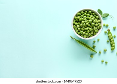 Bowl with tasty fresh peas on color background
