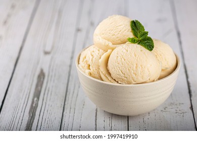 Bowl with vanilla ice cream balls.