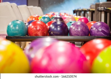 40,096 Bowling ball background Images, Stock Photos & Vectors