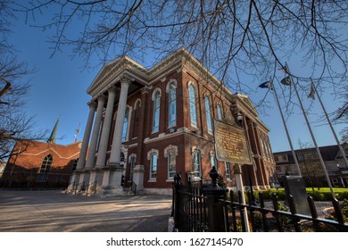 Bowling Green, KY USA April 2nd, 2019
Old Warren County Courthouse.