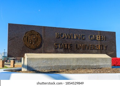 BOWLING GREEN, OH, USA - NOVEMBER 7: Entrance Sign On November 7, 2020 At Bowling Green State University In Bowling Green, Ohio.