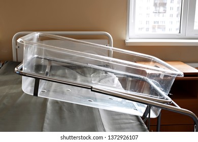 Boxing For Newborns. Chamber For Mothers And Newborns. Baby Carrier In The Maternity Hospital. Postpartum Ward In The Maternity Hospital. Empty Bed For A Newborn In A Maternity Hospital