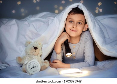 624 9 year old reading Images, Stock Photos & Vectors | Shutterstock