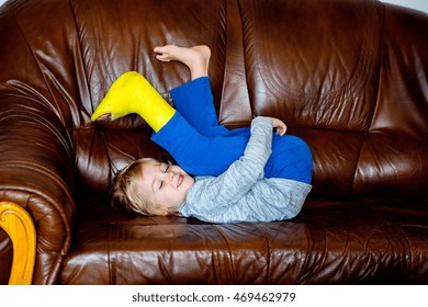 1,782 Kid Broken Leg Images, Stock Photos & Vectors | Shutterstock