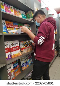 The Boy Is Choosing A Book At Book Shop. Kota Kinabalu, Sabah, Malaysia At September 2022.