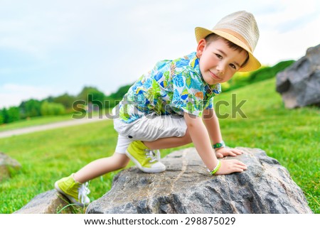 boy cragsman of five years, training to ascend without insurance
