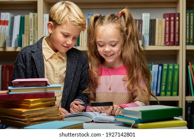 22,545 Boy girl in library Images, Stock Photos & Vectors | Shutterstock