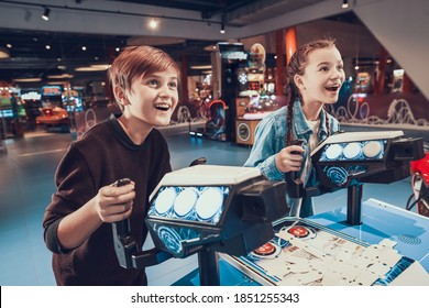 6,381 People playing arcade game Images, Stock Photos & Vectors ...