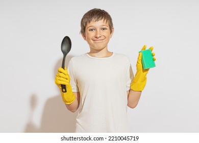 A boy with gloves, a spoon and a sponge. Shows that everything is ready.