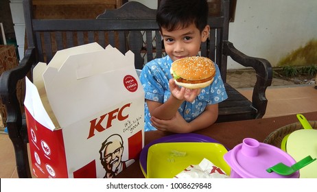 Boy Holding Kfc Burger House Kota Stock Photo Edit Now 1008629848