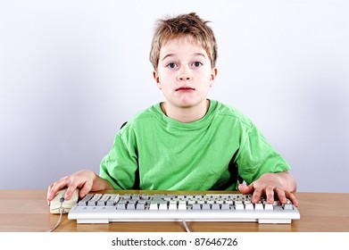 boy is looking stupefying in to the computermonitor
