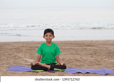 31 Indian boy cross legged barefoot Images, Stock Photos & Vectors ...