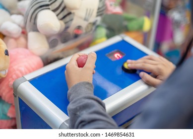 play claw game