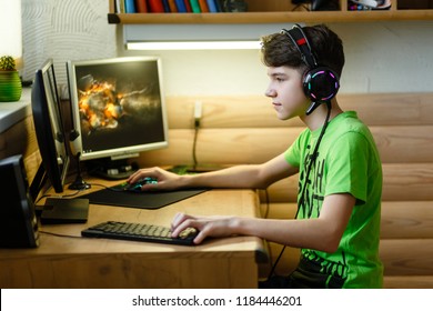 11,224 Teen gamer Images, Stock Photos & Vectors | Shutterstock