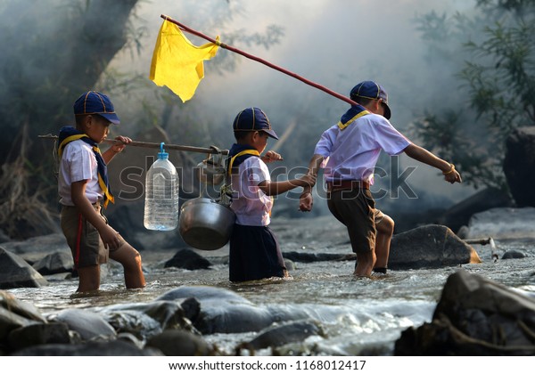 Boy Scouts Scouts Helping Cross River Stock Photo 1168012417 | Shutterstock