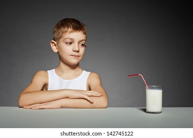 16,827 Child looking milk Images, Stock Photos & Vectors | Shutterstock