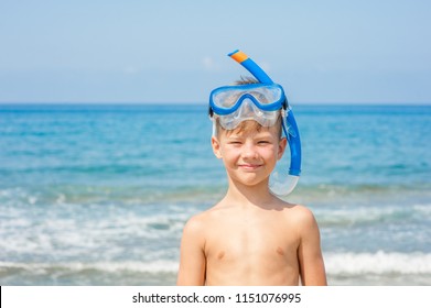 4,787 Child boy snorkel mask Images, Stock Photos & Vectors | Shutterstock