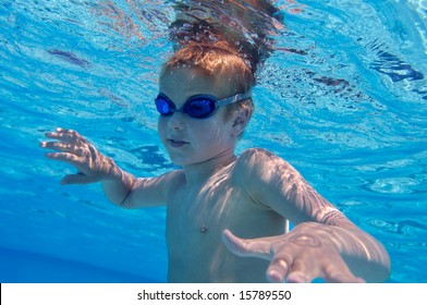 Boy Swimming Underwater Swimming Pool Stock Photo 1496808 | Shutterstock