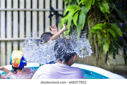 Boy Tried On To Explode Water Balloons To His Head By Squeeze Water Balloons By His Hands