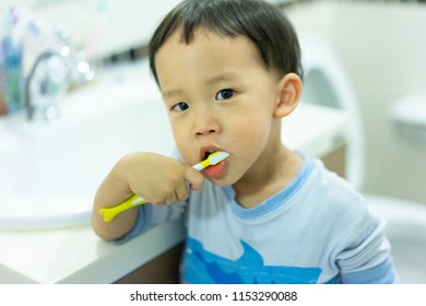 45 Asian Brush Teeth Before Go To Bed Images, Stock Photos & Vectors ...