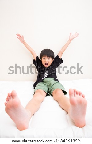 A boy who deformed his feet like the hero of anime