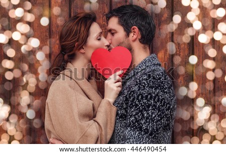 boyfriend and girlfriend kisisng behind