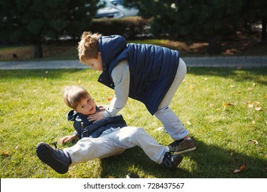 Boys fighting in the Park