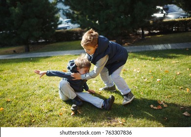 Boys fighting in the Park