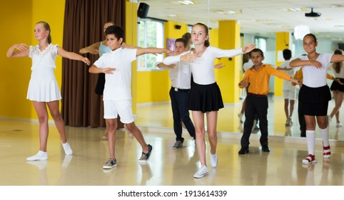 Teens Dancing Tube