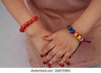 Bracelets In Hands Of Multi Colored Pony Beads Bracelet Beads For Hair Beads For Kids Crafts Rainbow Hair Beads       