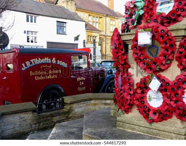 Brackley,\
Northamptonshire, UK - December 27 2016: Austin 7 van parked next\
to the war memorial in Brackley market square for the annual post\
christmas vintage and classic car\
meeting.
