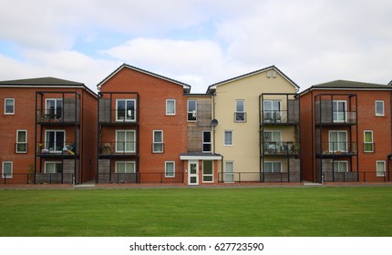 Bracknell, England - April 12, 2017: View Of The Exterior Of A Modern Apartment Block With Balconies And A Green Space In Front On A Cloudy Day In Bracknell, England