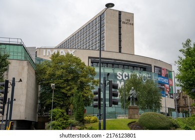 Bradford, UK: July 2nd, 2022: The National Science And Media Museum Building In The City Centre, With A Sculpture Of British Writer J.B. Priestley In Front.