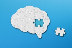 Rompecabezas Blanco En Forma De Cerebro Sobre Fondo Azul, Una Pieza Faltante Del Rompecabezas Cerebral, Salud Mental Y Problemas De Memoria	